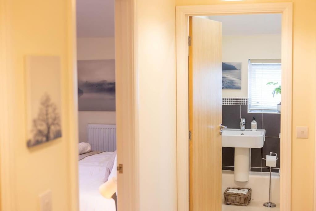 The Wellness Lodge- Gym, Table Tennis, Cinema, Parking And More! Bath Exterior photo