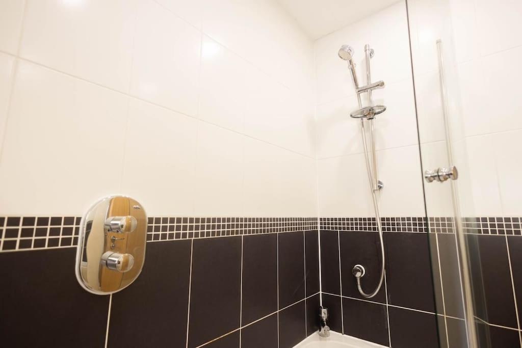 The Wellness Lodge- Gym, Table Tennis, Cinema, Parking And More! Bath Exterior photo