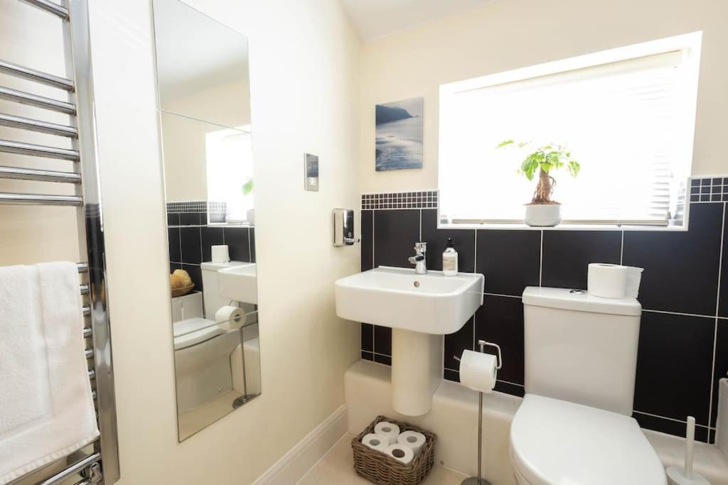 The Wellness Lodge- Gym, Table Tennis, Cinema, Parking And More! Bath Exterior photo