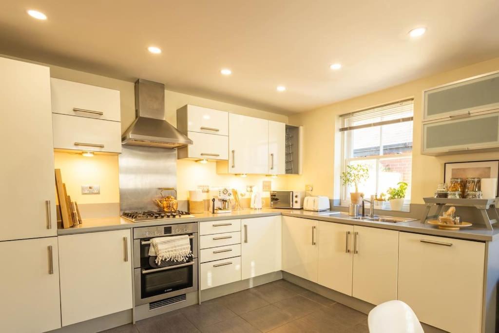 The Wellness Lodge- Gym, Table Tennis, Cinema, Parking And More! Bath Exterior photo